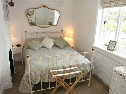 Flint Cottage Чичестър Екстериор снимка